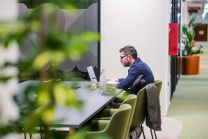 Office suite, coworking e uffici arredati: come cambia il mondo dell’ufficio a Milano